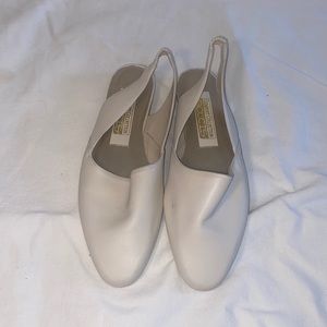 Women’s comfort collection Dolcis vintage slip on flats.
